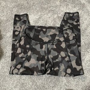 Athleta lightning camo 7/8 tights